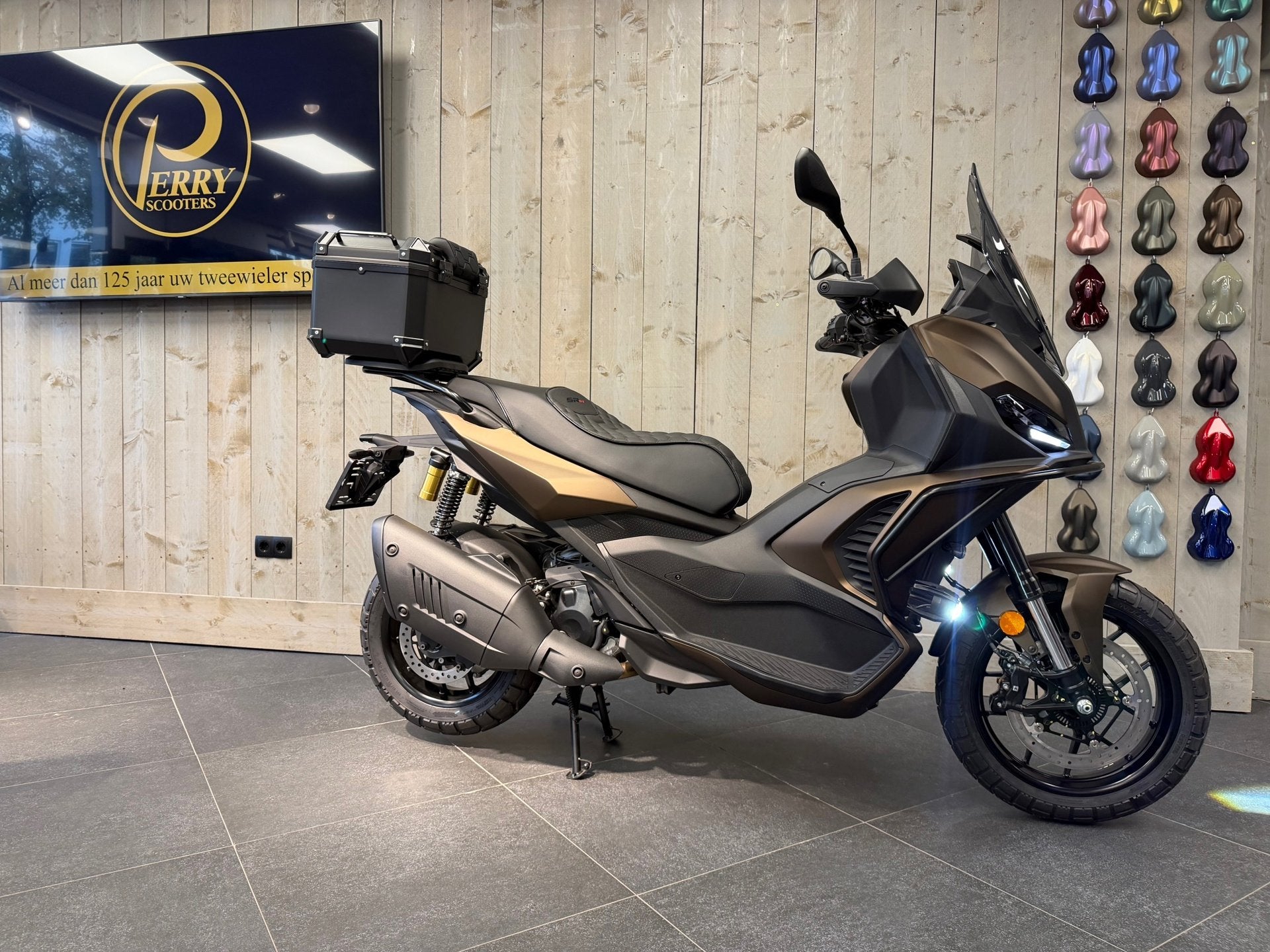 Aprilia SR GT 400 SPECIALPAINT | MARRAKECH BROWN |EXCLUSIVE, Scooter, 399 cc, Automaat, Gebruikt