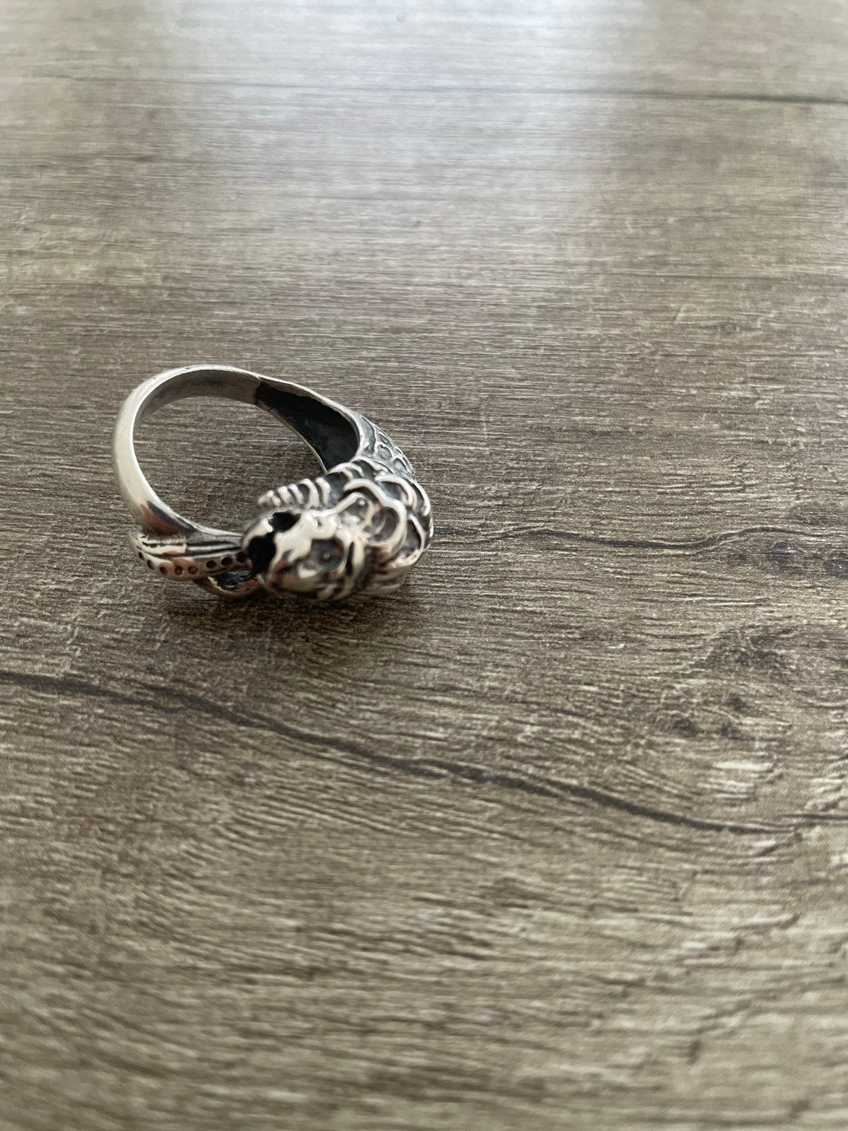 Zilveren ring met leeuwenkop design, 18 tot 19, Ophalen of Verzenden, Zo goed als nieuw, Dame of Heer