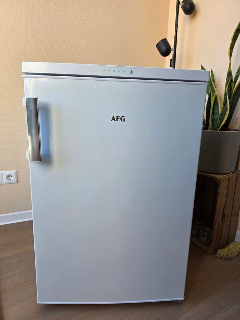 AEG ATB48D1AW Vriezer - Goede Staat tafelmodel 2 jaar oud, Witgoed en Apparatuur, Vriezers en Diepvrieskisten, Minder dan 60 cm