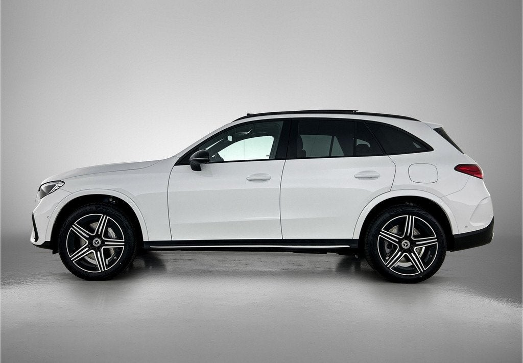 Mercedes-Benz GLC 300e 4MATIC Business Solution AMG | Advanc, Auto's, Mercedes-Benz, Automaat, Zwart, 2255 kg, Wit