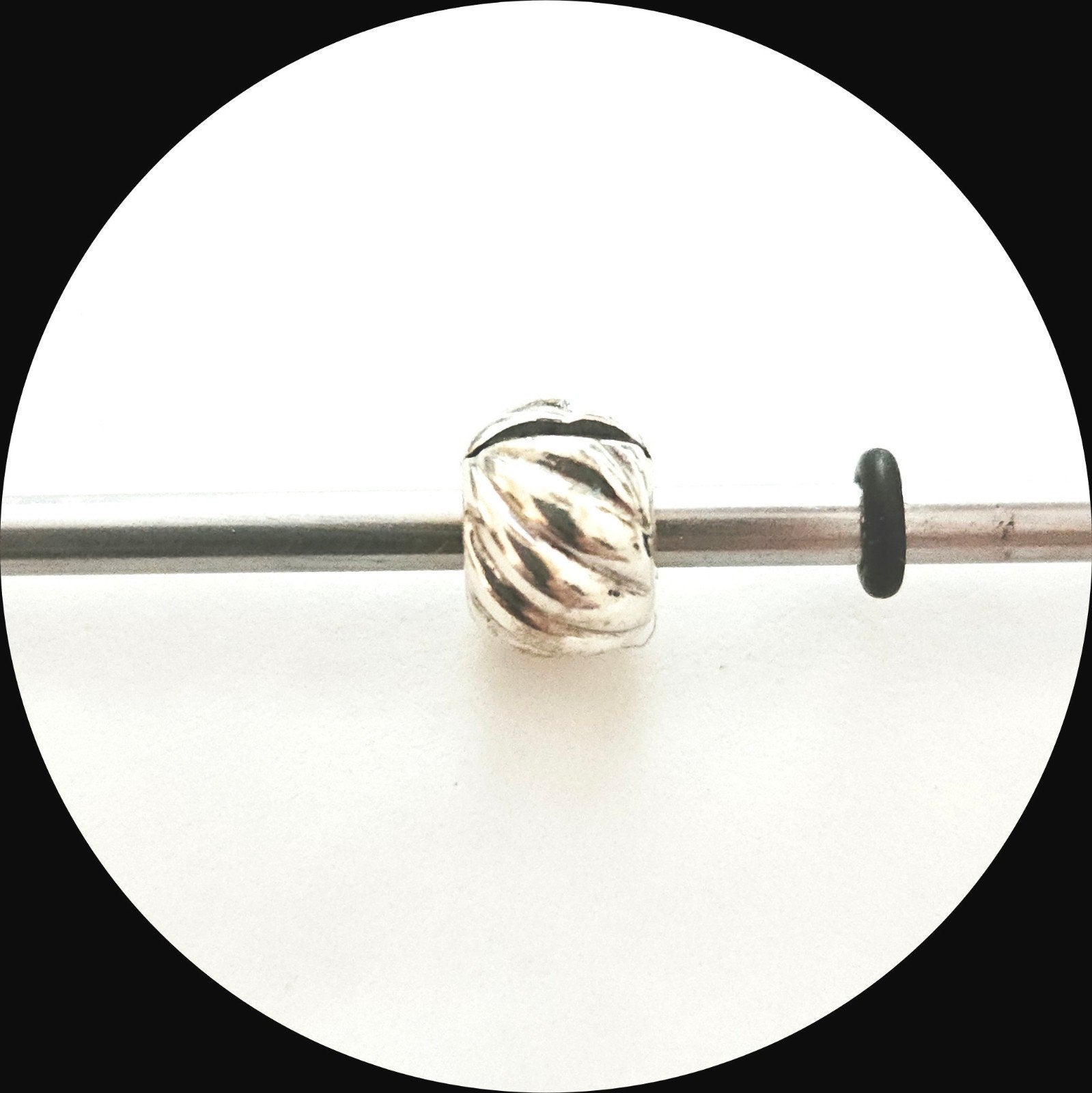 Pandora Clip gepolijste Veren 791752, Gebruikt, Pandora, Ophalen of Verzenden, 1 bedel