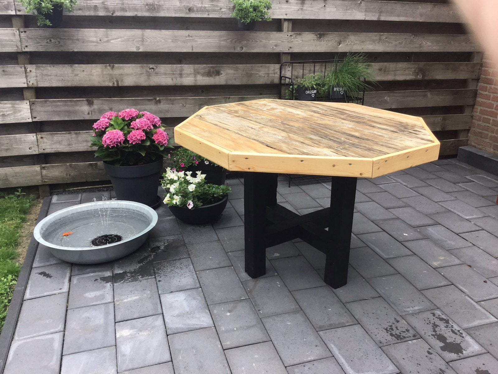Zelfgemaakte houten tafel, achthoekig, 175x120 cm, Ophalen of Verzenden, Gebruikt, Hout