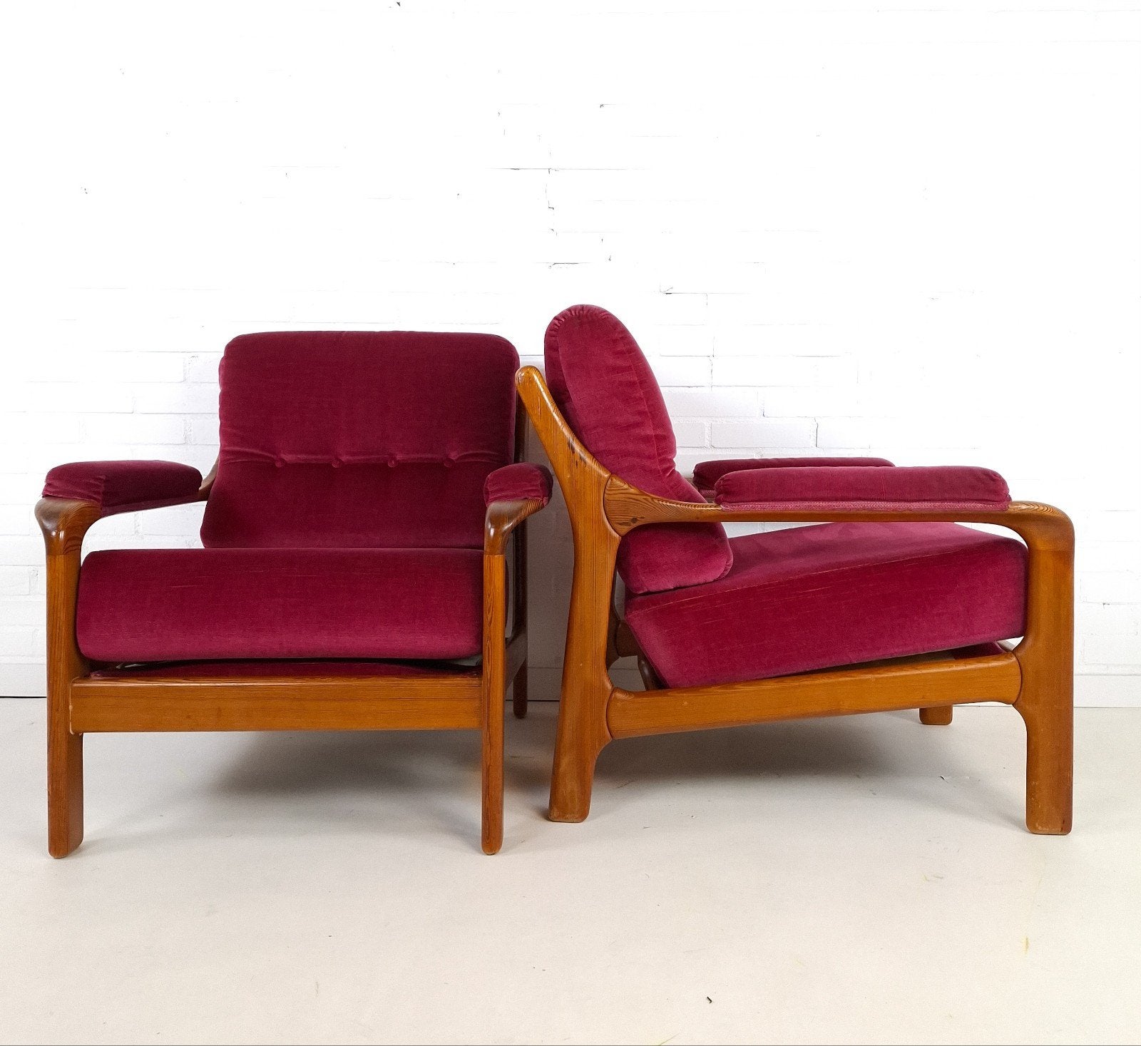2x vintage fauteuil Deens design jaren 70 hout roze velours, Huis en Inrichting, Fauteuils, Gebruikt, Cx, 75 tot 100 cm, Ophalen of Verzenden