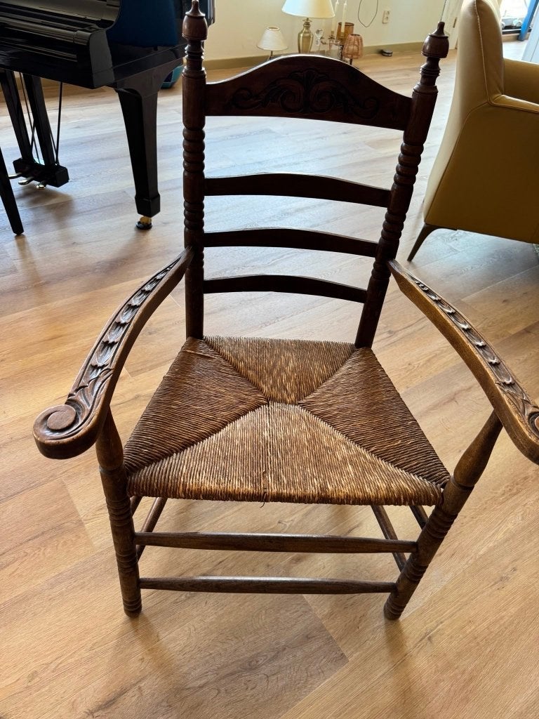 Eiken knopstoel ladder-back, Ophalen
