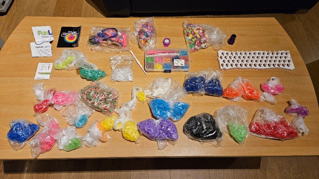 set loombandjes diverse kleuren en 2 boeken, Ophalen of Verzenden, Zo goed als nieuw, Overige typen