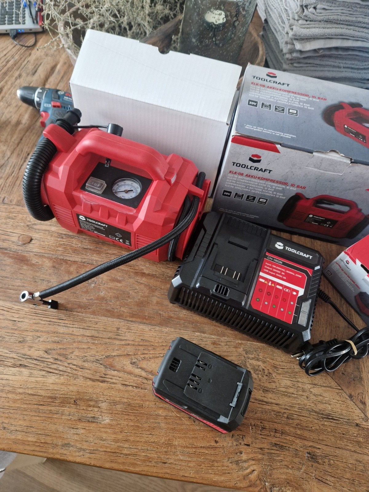Toolcraft accu compressor voor onderweg, Doe-het-zelf en Verbouw, Gereedschap | Handgereedschap, Ophalen of Verzenden, Nieuw