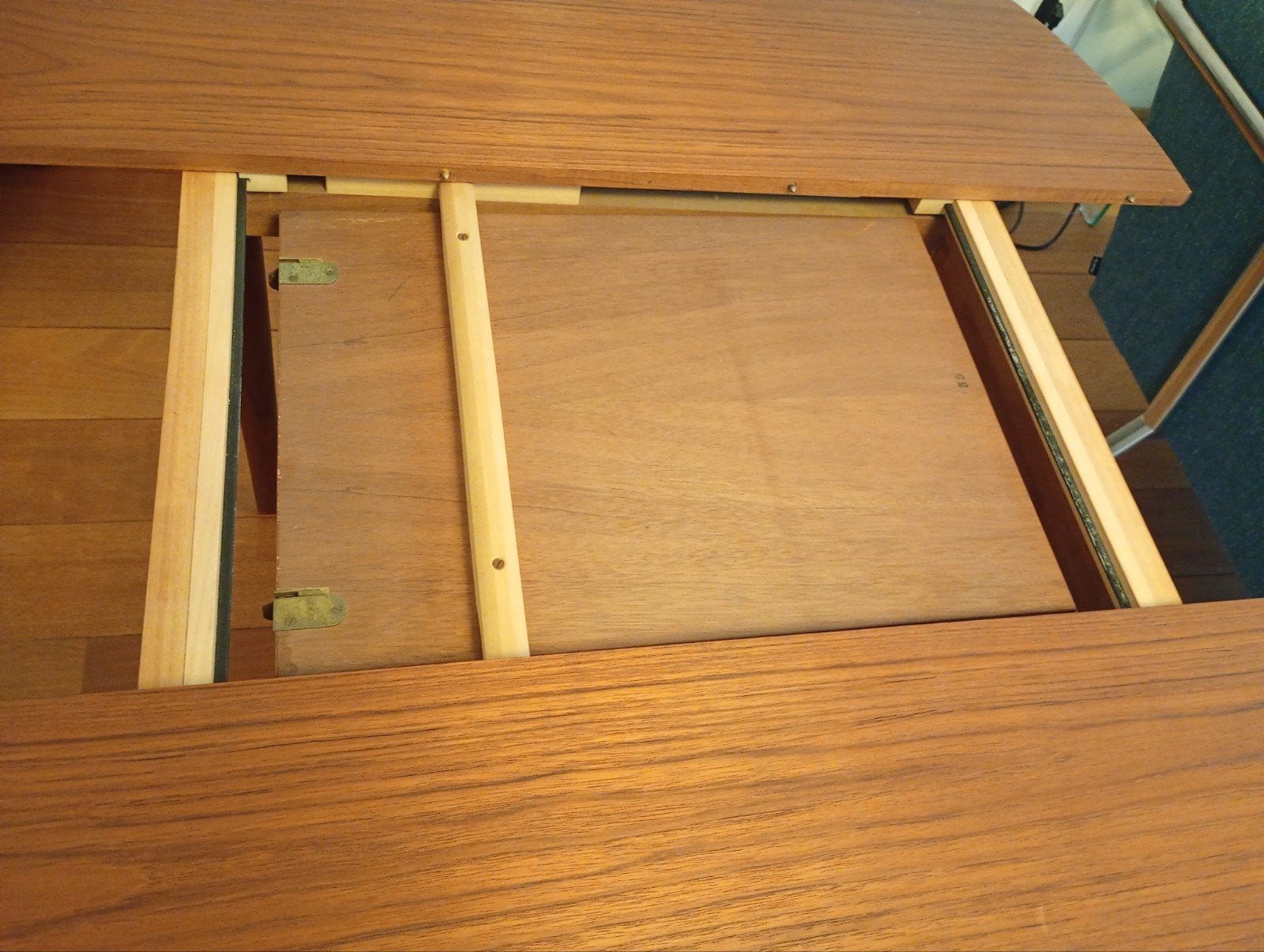 Foto 19 van Pastoe eettafel Cees Braakman (uitschuifbaar) + 4 stoelen