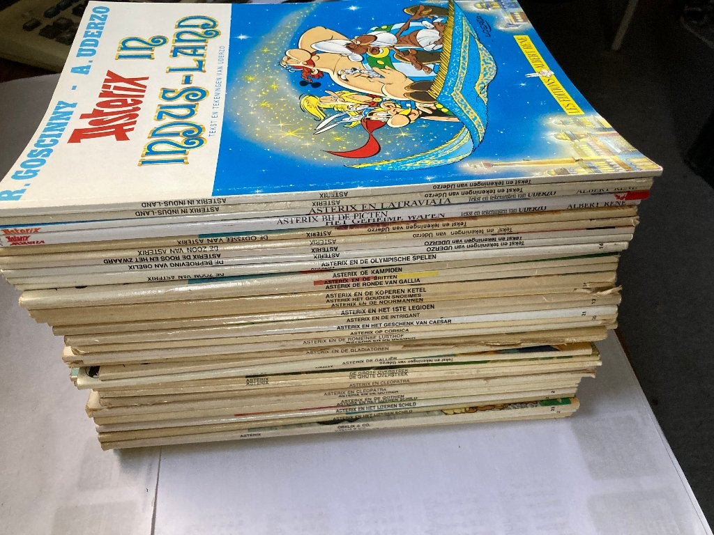 T.K. Nog 38 strips van Asterix en Obelix & 10 DVD zie lijst, Meerdere stripboeken, Ophalen of Verzenden, Gelezen