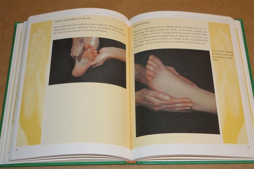 Op goede voet. Voetmassage en voetoefeningen. Gebonden., Boeken, Ophalen of Verzenden, Gelezen, Overige onderwerpen, Achtergrond en Informatie