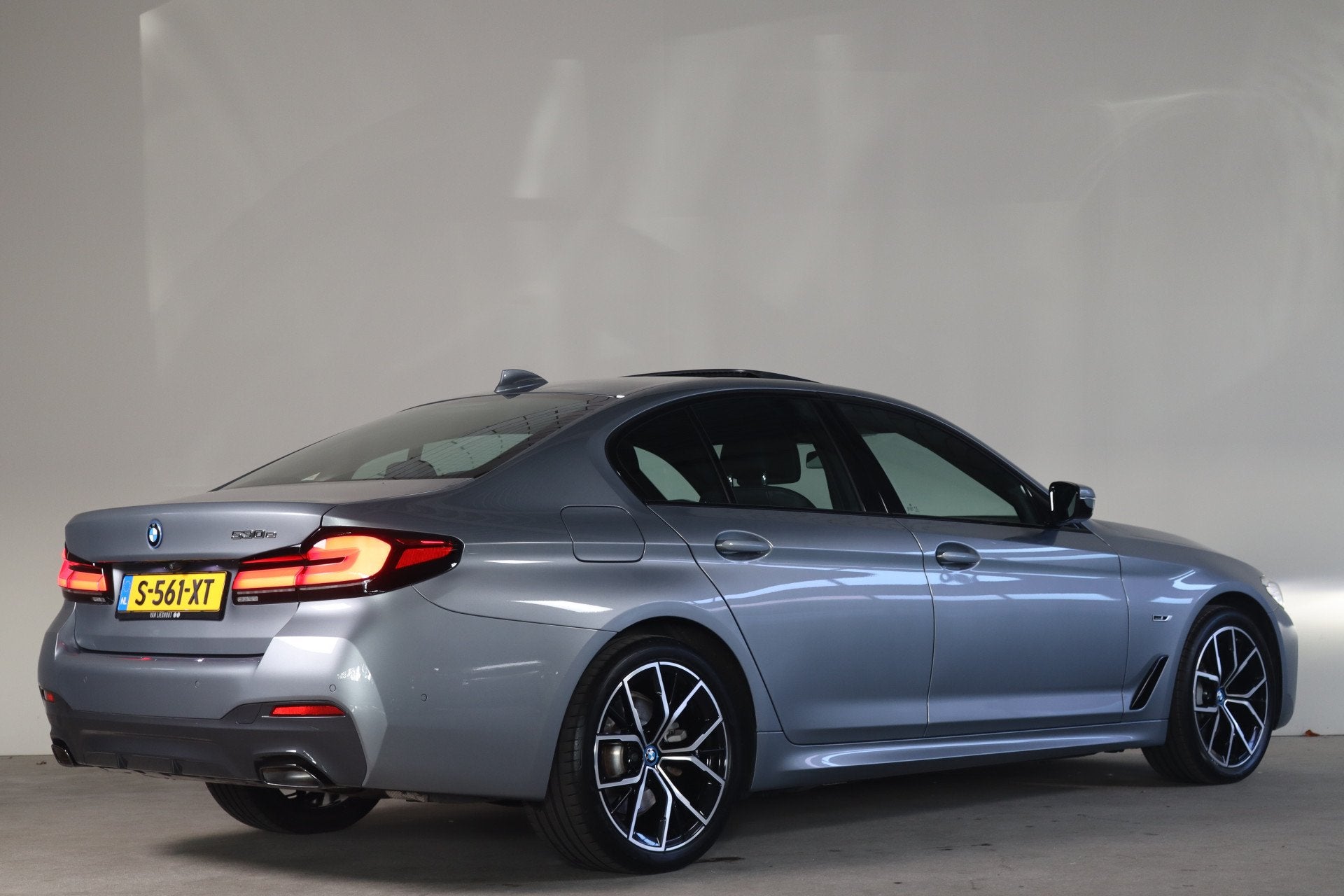 BMW 5 Serie 530e Business Edition Plus - NL Auto! Stoelverw, 1998 cc, Achterwielaandrijving, Gebruikt, Euro 6