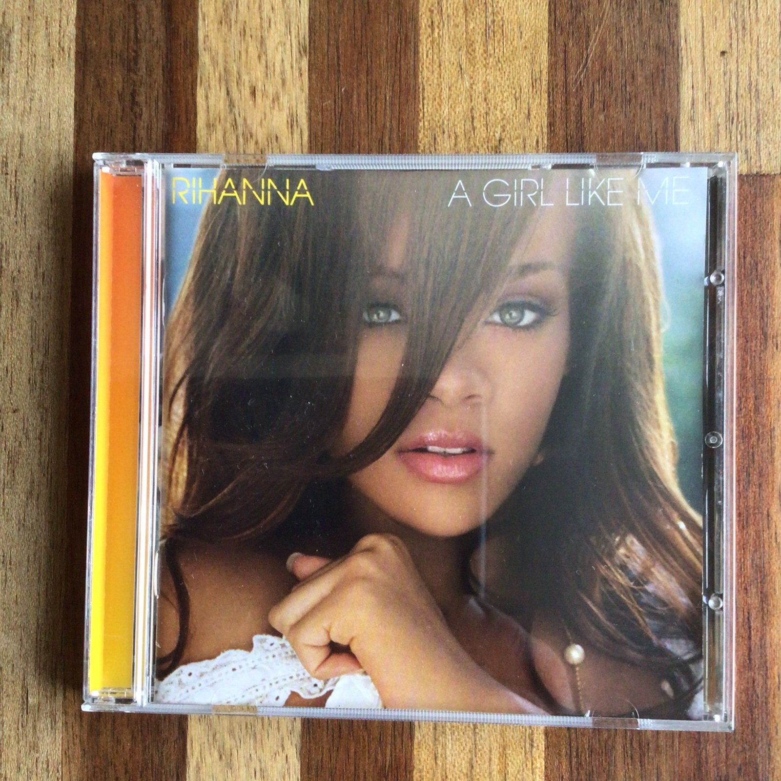 Rihanna - a girl like me + bonus tracks, Ophalen of Verzenden, Zo goed als nieuw