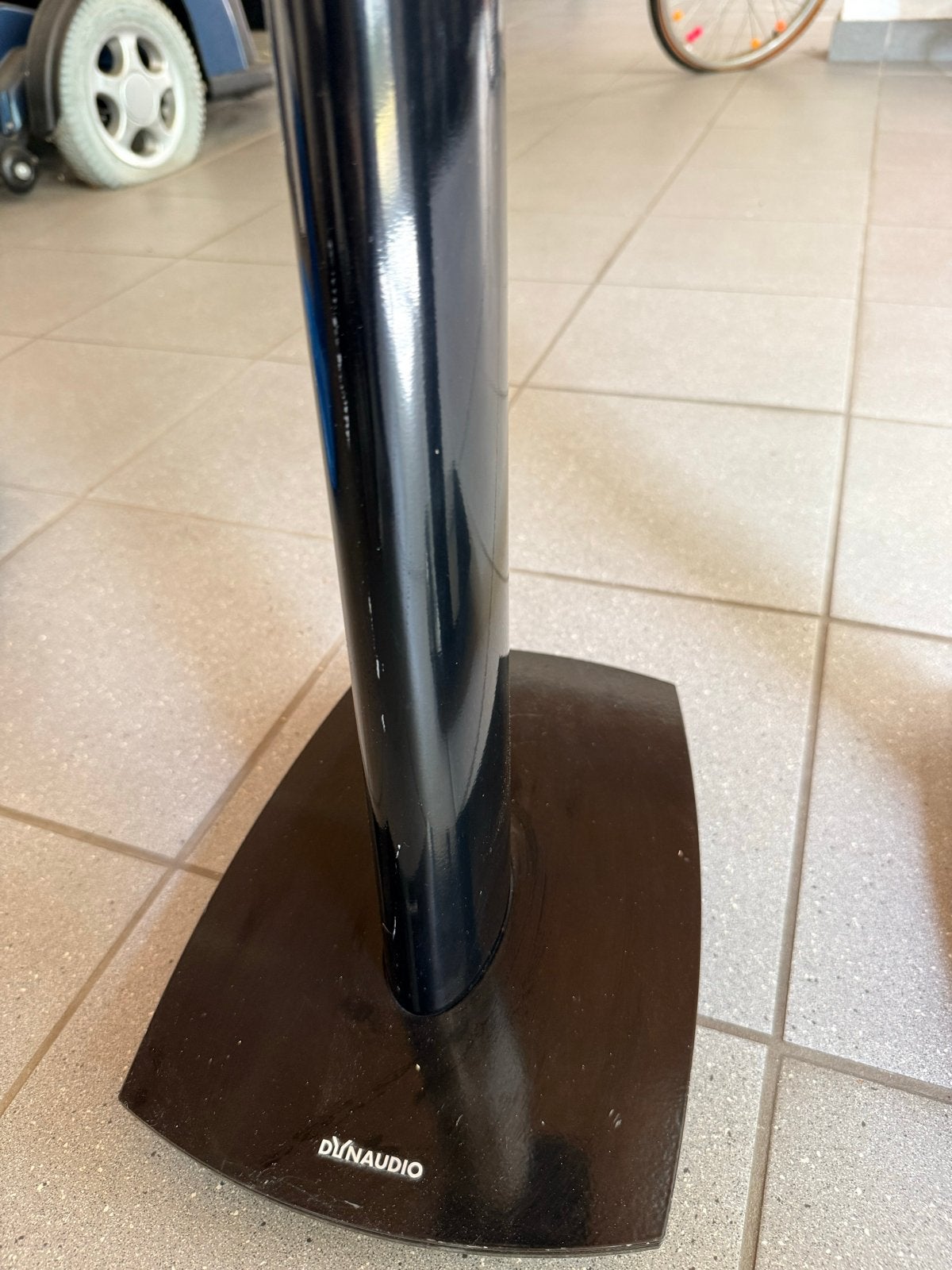Dynaudio Speakerstandaarden - Zwart (2 stuks), Audio, Tv en Foto, Luidsprekers, Gebruikt, Inclusief standaarden, Overige typen