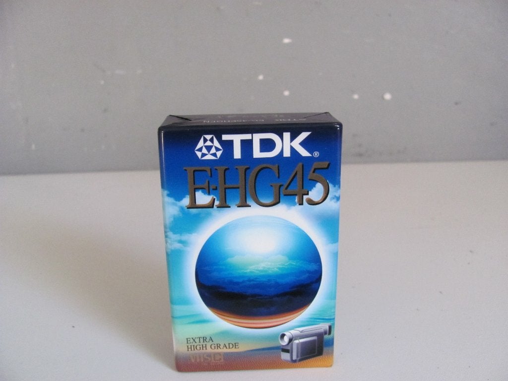 extra high grade VHS-C tdk e.hg45 nieuw in verpakking, Audio, Tv en Foto, Videocamera's Analoog, Ophalen of Verzenden, VHS-C of SVHS-C