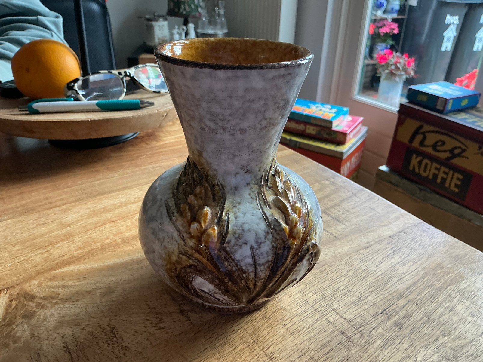 Oude vaas met korenaren, Ophalen of Verzenden