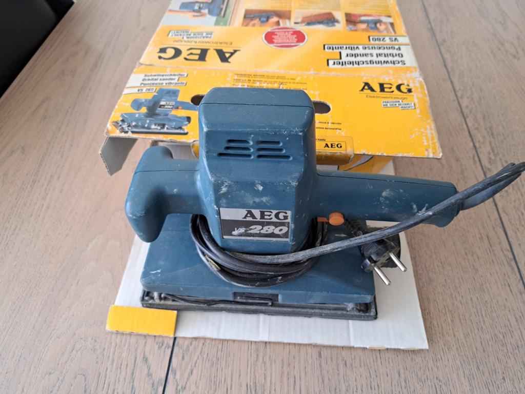 AEG VS 280 Vlakschuurmachine - Gebruikt, Doe-het-zelf en Verbouw, Gereedschap | Schuurmachines, Gebruikt, Vlakschuurmachine, Minder dan 600 watt