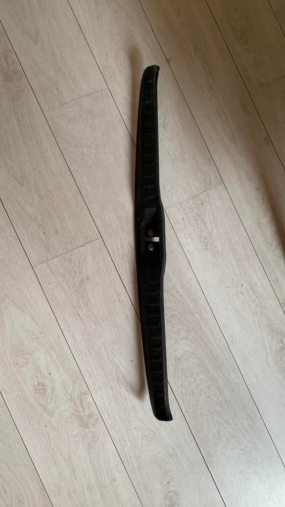 Achterbumperstrip voor een Nissan Micra K11., Ophalen