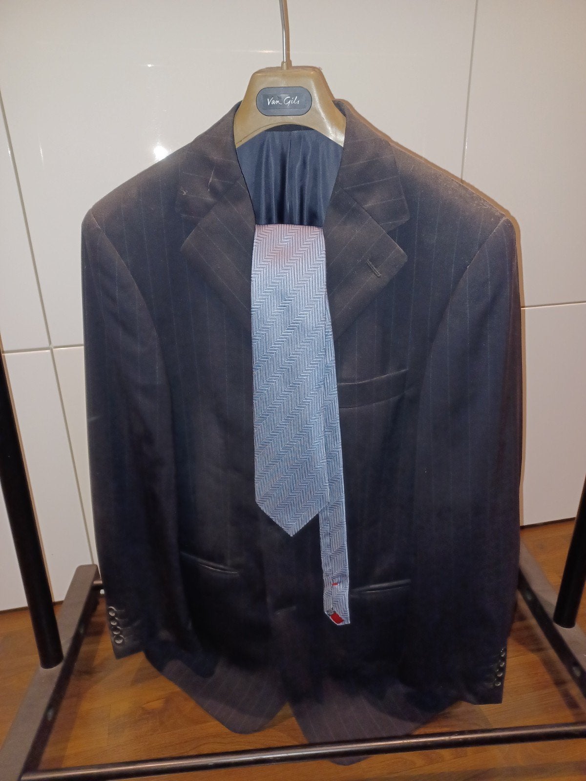 Van Gils kostuum - Donkergrijs met krijtstreep, Maat 52/54 (L), Grijs, Gedragen, Van Gils