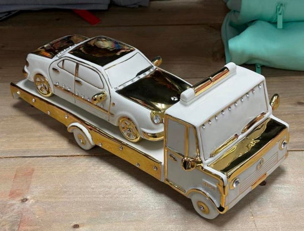 Capodimonte Mercedes Oprijwagen met 24kt bladgoud en Swarovs, Ophalen of Verzenden, Nieuw, Porselein