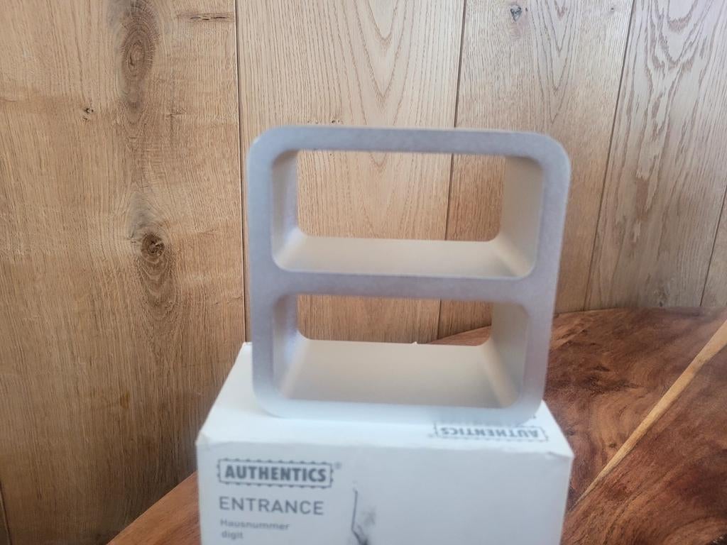 Nieuw design RVS huisnummer met boormal - 10 cm hoog, Nieuw, Ophalen of Verzenden, Zilver, Metaal