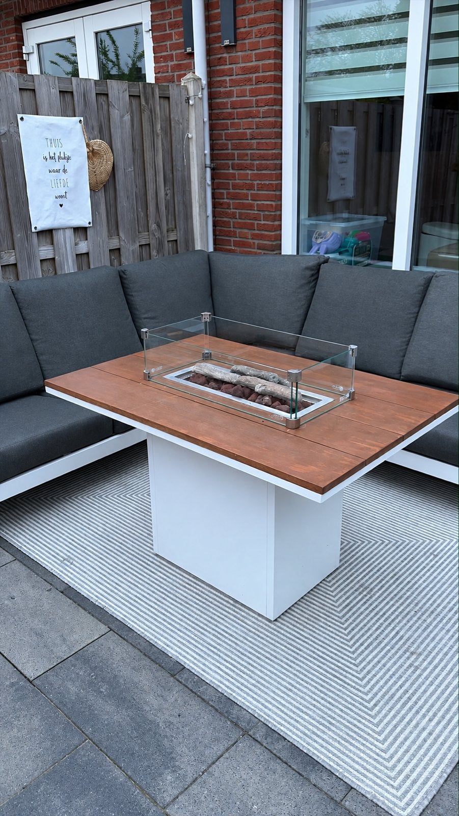 Loungeset met vuurtafel, Ophalen, 5 zitplaatsen, Zo goed als nieuw, Loungeset
