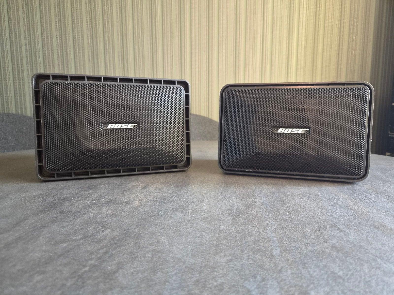 Bose Roommate 2 met Bose Model 101 Music Monitor, Stereo speakers, Gebruikt, Inclusief kabels, Ophalen of Verzenden