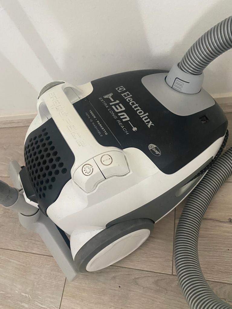 Elektro stofzuiger met zak, Witgoed en Apparatuur, Stofzuigers, Ophalen of Verzenden, Zo goed als nieuw, 1600 tot 2000 watt