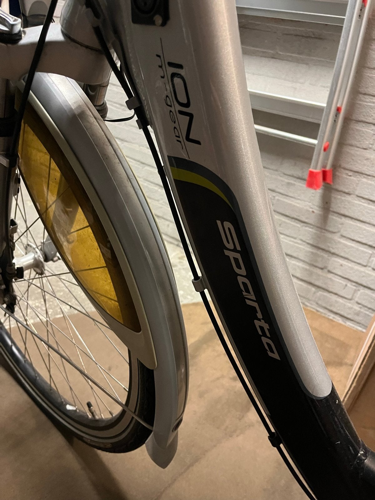 Sparta ION elektrische fiets met kinderzitje en mand, Ophalen, Minder dan 30 km per accu, Sparta, Gebruikt