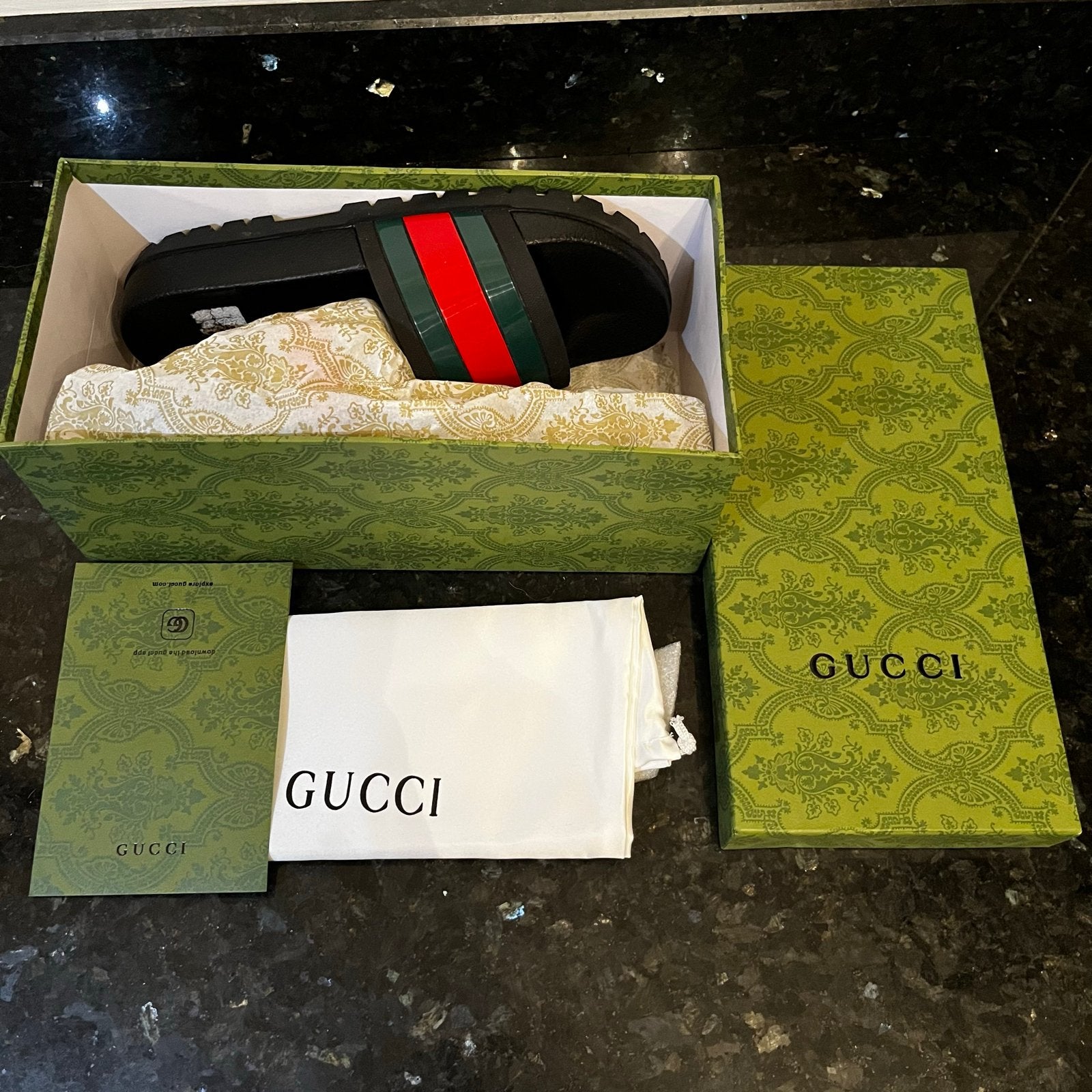Gucci Slides Maat 43 - Zo goed als nieuw, Ophalen of Verzenden, Zo goed als nieuw, Zwart, Slippers