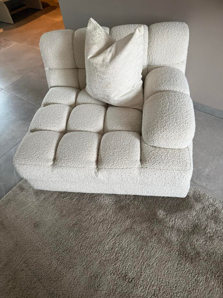 Eichholtz Dean Fauteuil - Luxe Bouclé Stof, Huis en Inrichting, Fauteuils, Ophalen, Zo goed als nieuw, Stof, 75 tot 100 cm