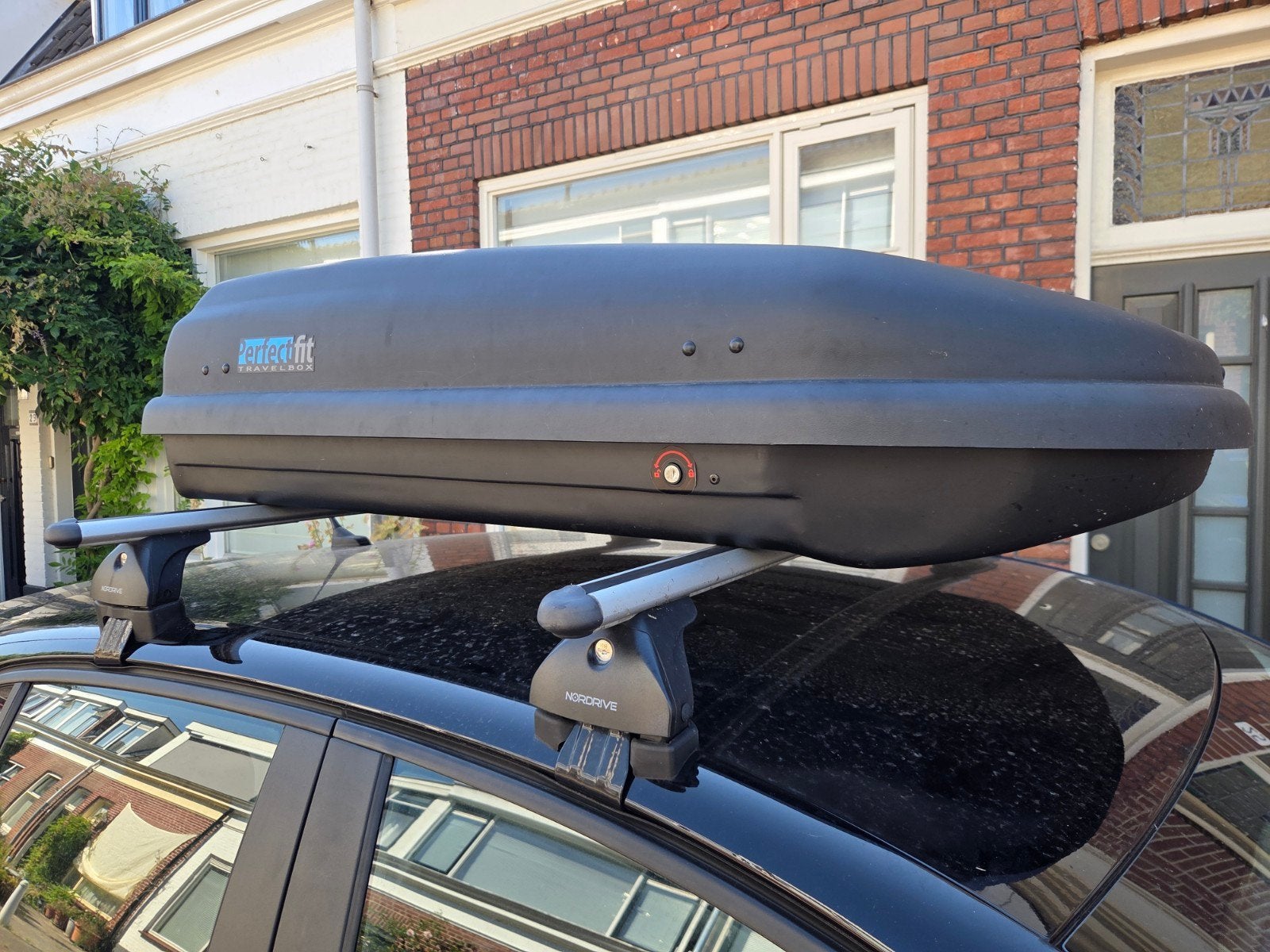 Nordrive dakdragers + Perfect Fit dakkoffer Peugeot 208, Auto diversen, Ophalen, Gebruikt