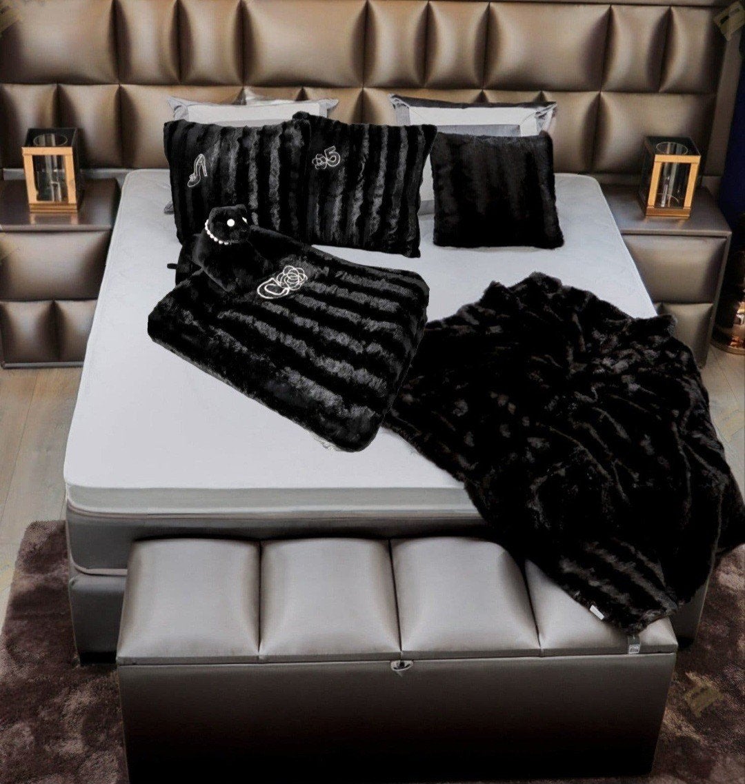 HOTEL CHIQUE ** FAUX FUR stripe PLAID & 2 PILLOW COVERS, Ophalen of Verzenden, Nieuw