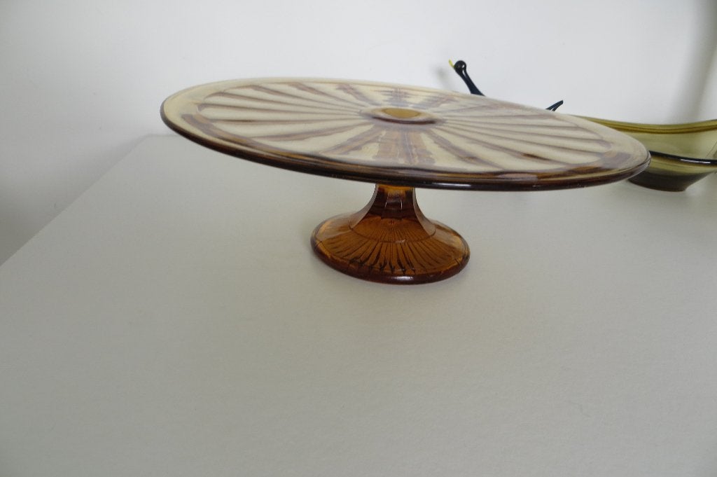 Antieke glazen vlaaischotel / gebaksschaal op voet. Persglas, Ophalen of Verzenden
