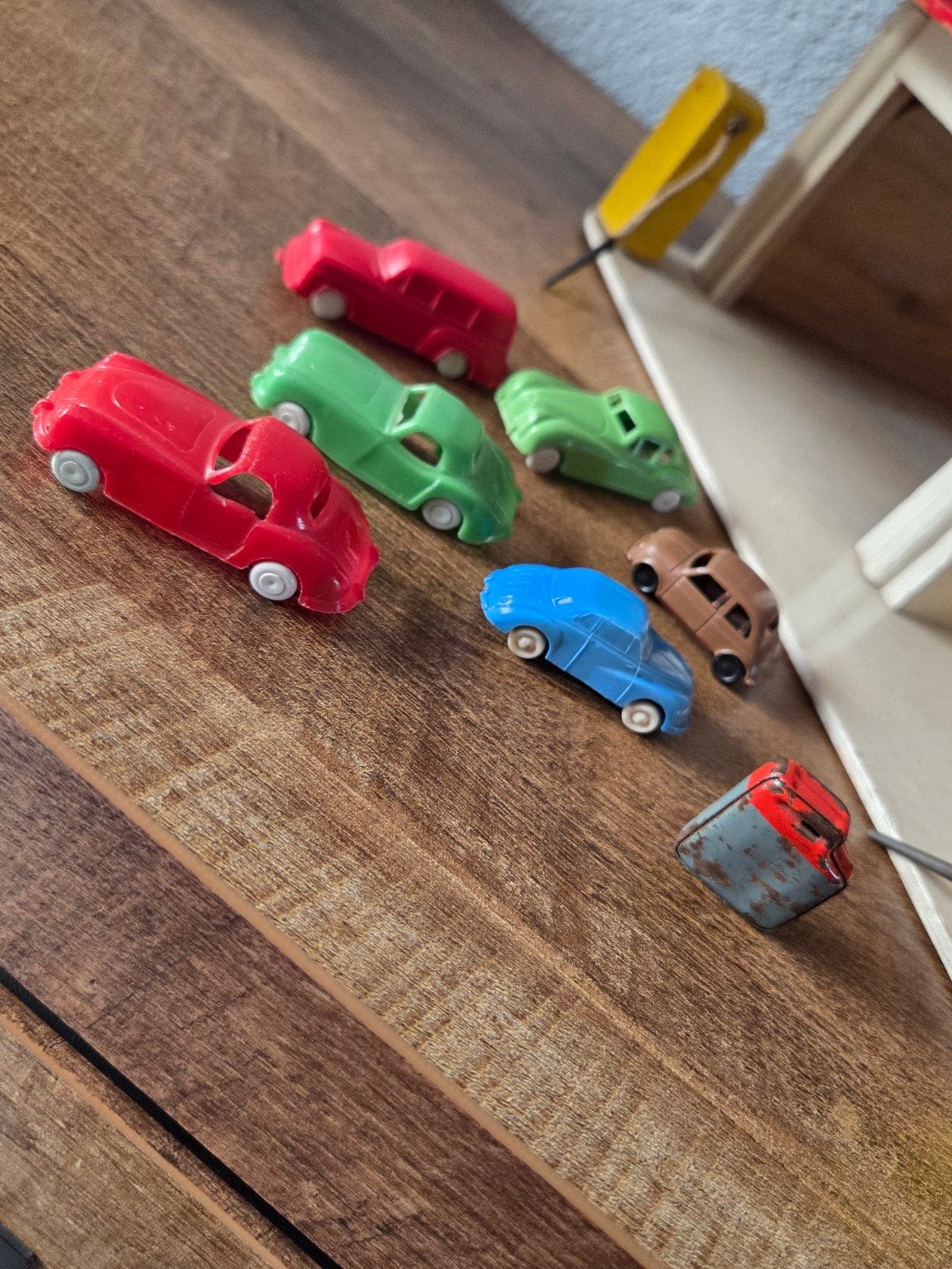 Foto 12 van Vintage Shell X-100 Speelgoedgarage uit 1955 met 6 auto's