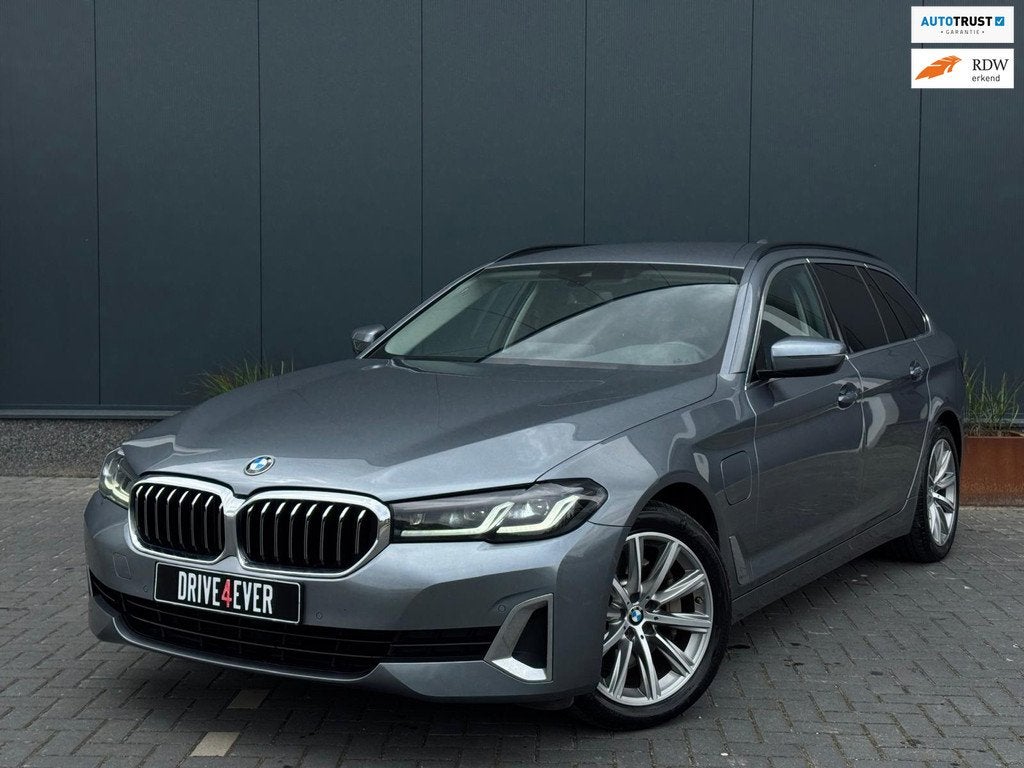 BMW 5-serie Touring 530e High Executive NAVI | LEDER | LED |, Auto's, BMW, Automaat, 1998 cc, Gebruikt, Zwart