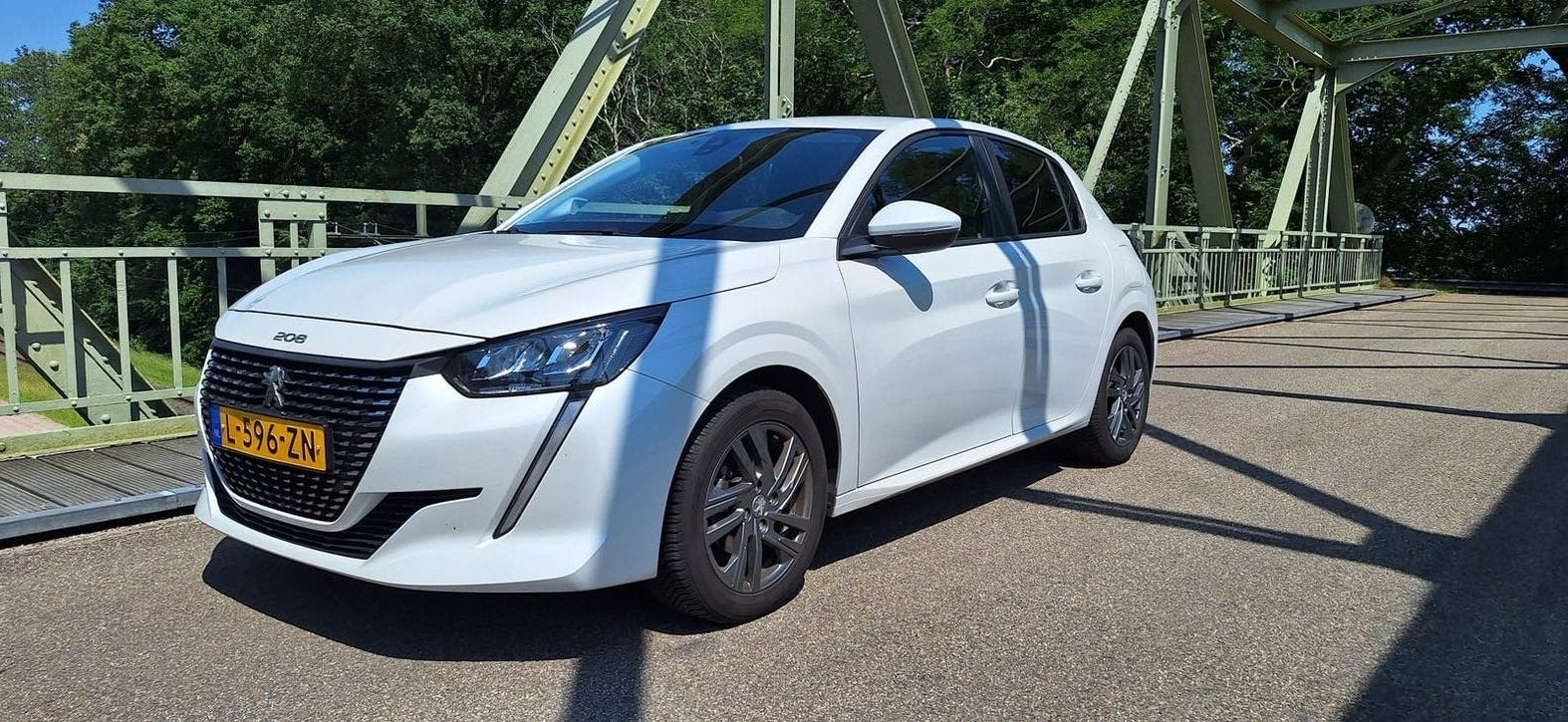 Peugeot 208 1.2 Puretech 75pk 2021 Wit, Voorwielaandrijving, Stof, Zwart, 1199 cc