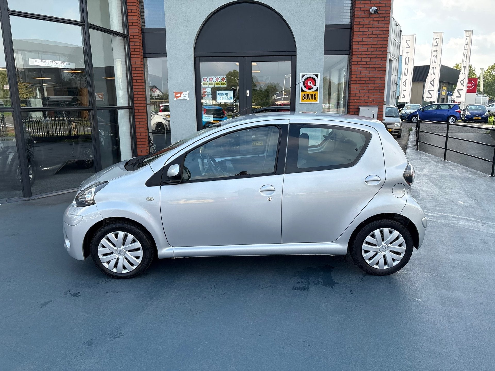 Toyota Aygo 1.0 VVT-i Aspiration AUTOMAAT AIRCO, Auto's, Gebruikt, 4 stoelen, 68 pk, Origineel Nederlands