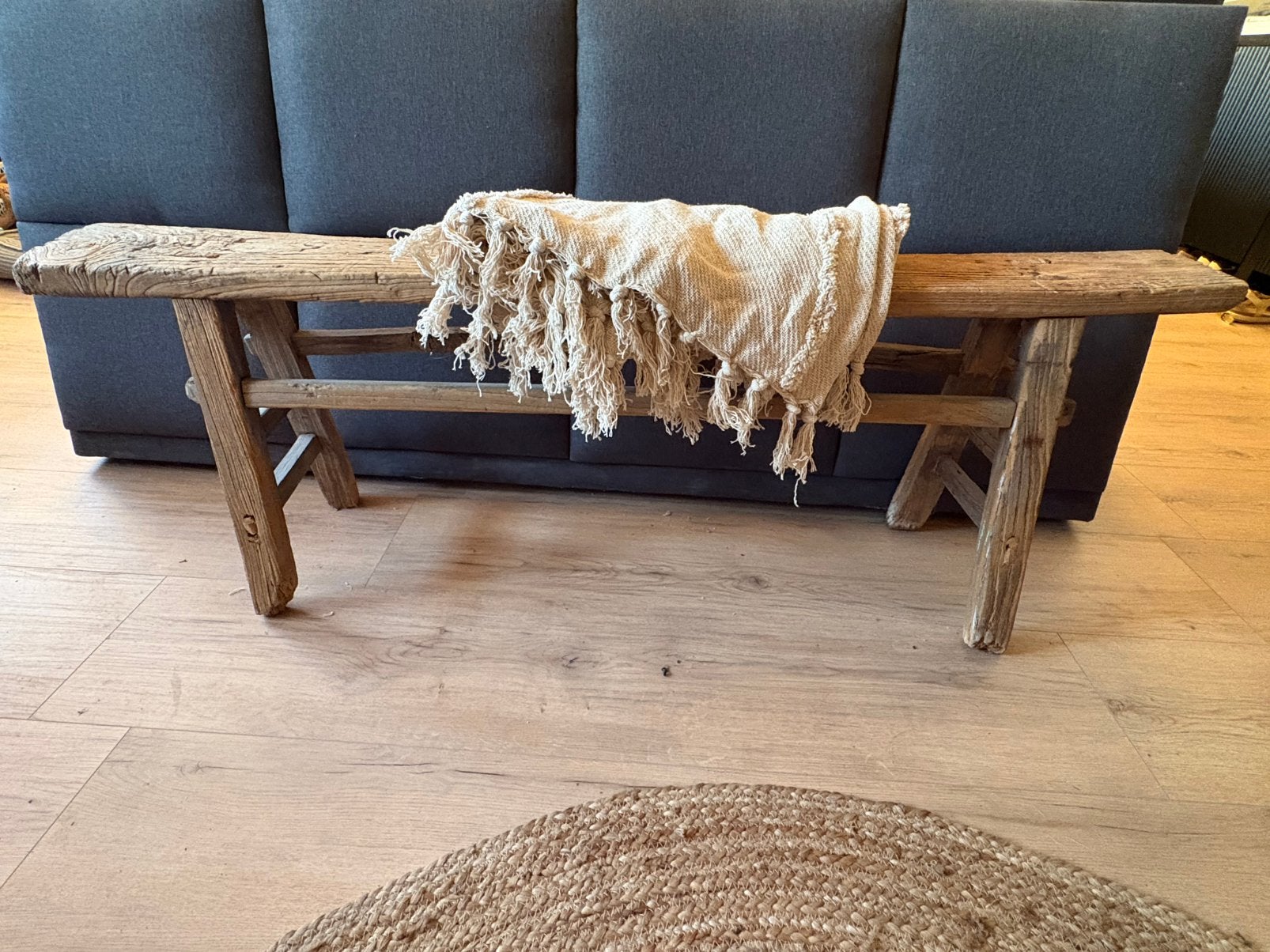 Stoer en sober houten bankje, Ophalen, Zo goed als nieuw