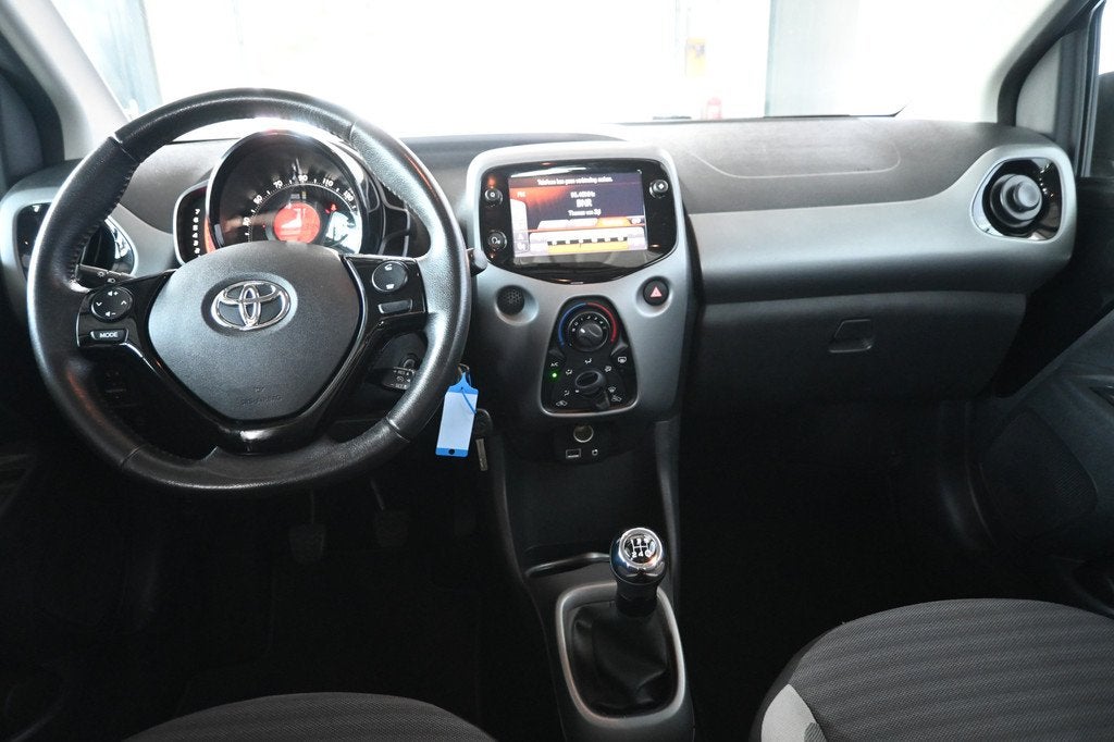 Toyota Aygo 1.0 VVT-i x-play limited Airco LED Carplay 1e Ei, Auto's, Toyota, Voorwielaandrijving, Stof, Gebruikt, Met garantie (alle)