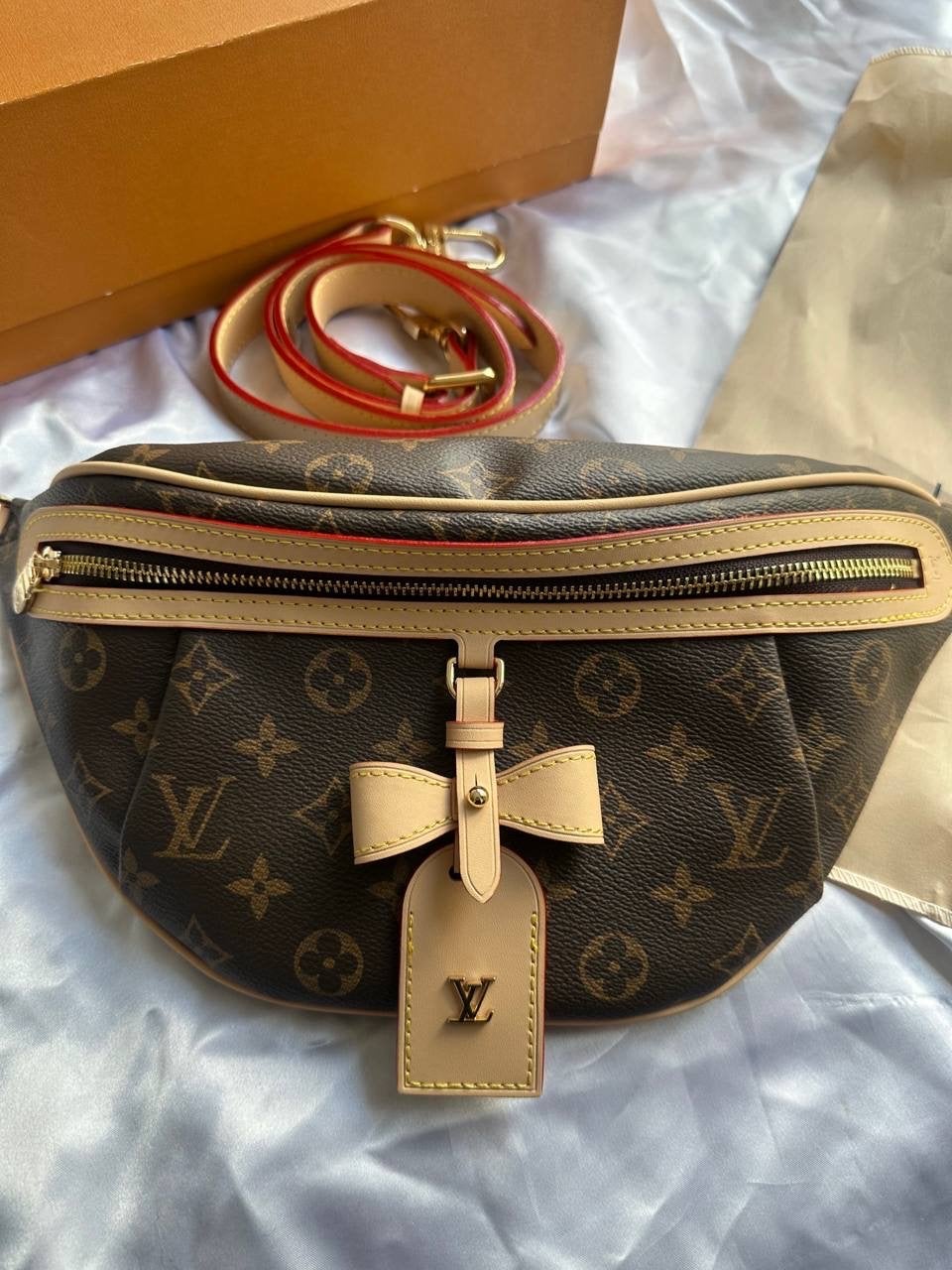 Louis Vuitton Bumbag Monogram dupe, Sieraden, Tassen en Uiterlijk, Tassen | Damestassen, Ophalen of Verzenden, Gebruikt, Bruin