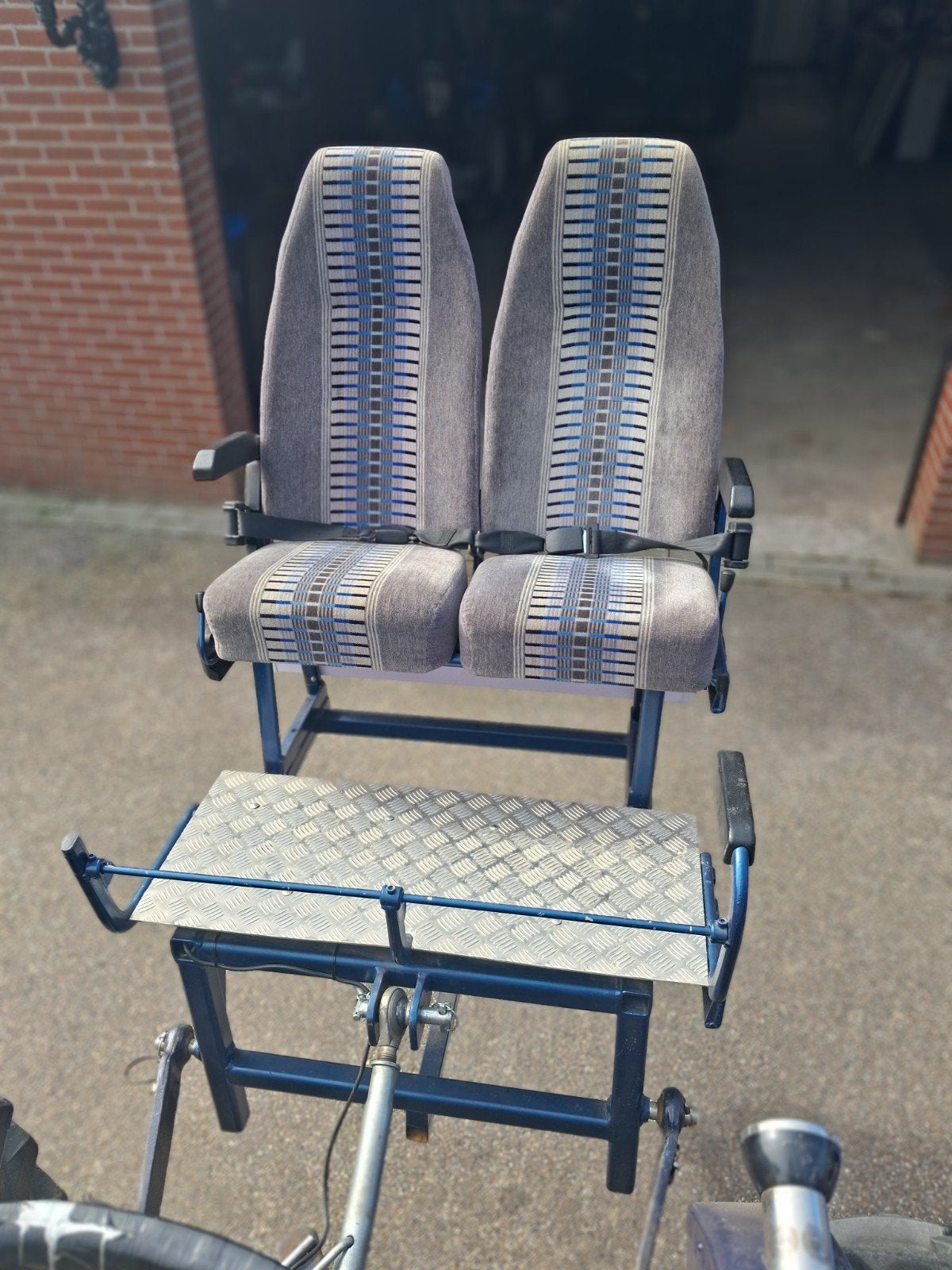 bijrijders stoelen voor in de hef van je oldtimer tractor, Ophalen, Zo goed als nieuw