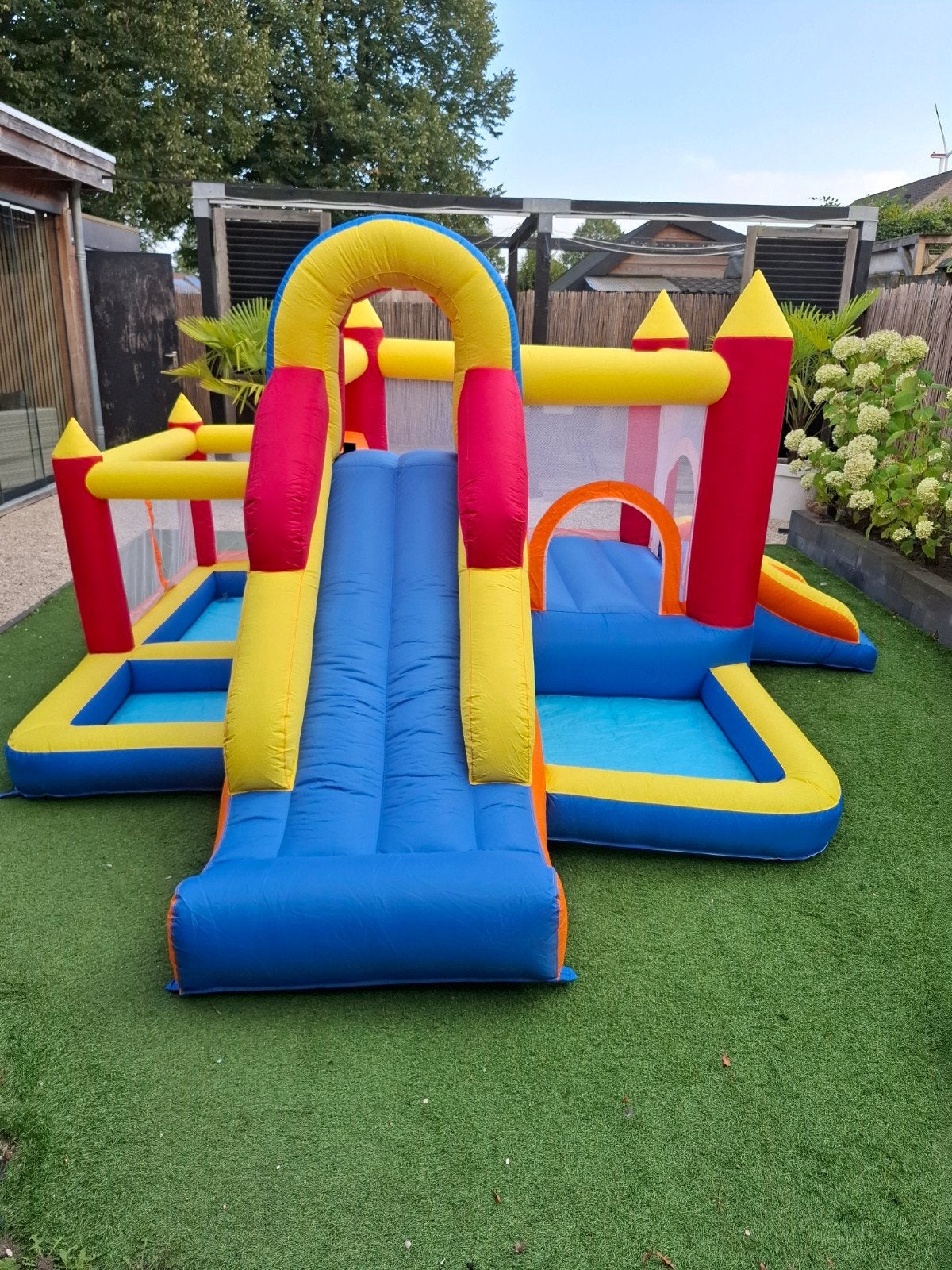 verhuur indoor/outdoor springkussen, Ophalen of Verzenden, Zo goed als nieuw, Verjaardag