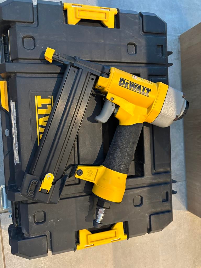 DEWALT DPSB2IN1-TSTAK Combitacker met nagels en brads, Doe-het-zelf en Verbouw, Gereedschapskisten, Ophalen, Zo goed als nieuw