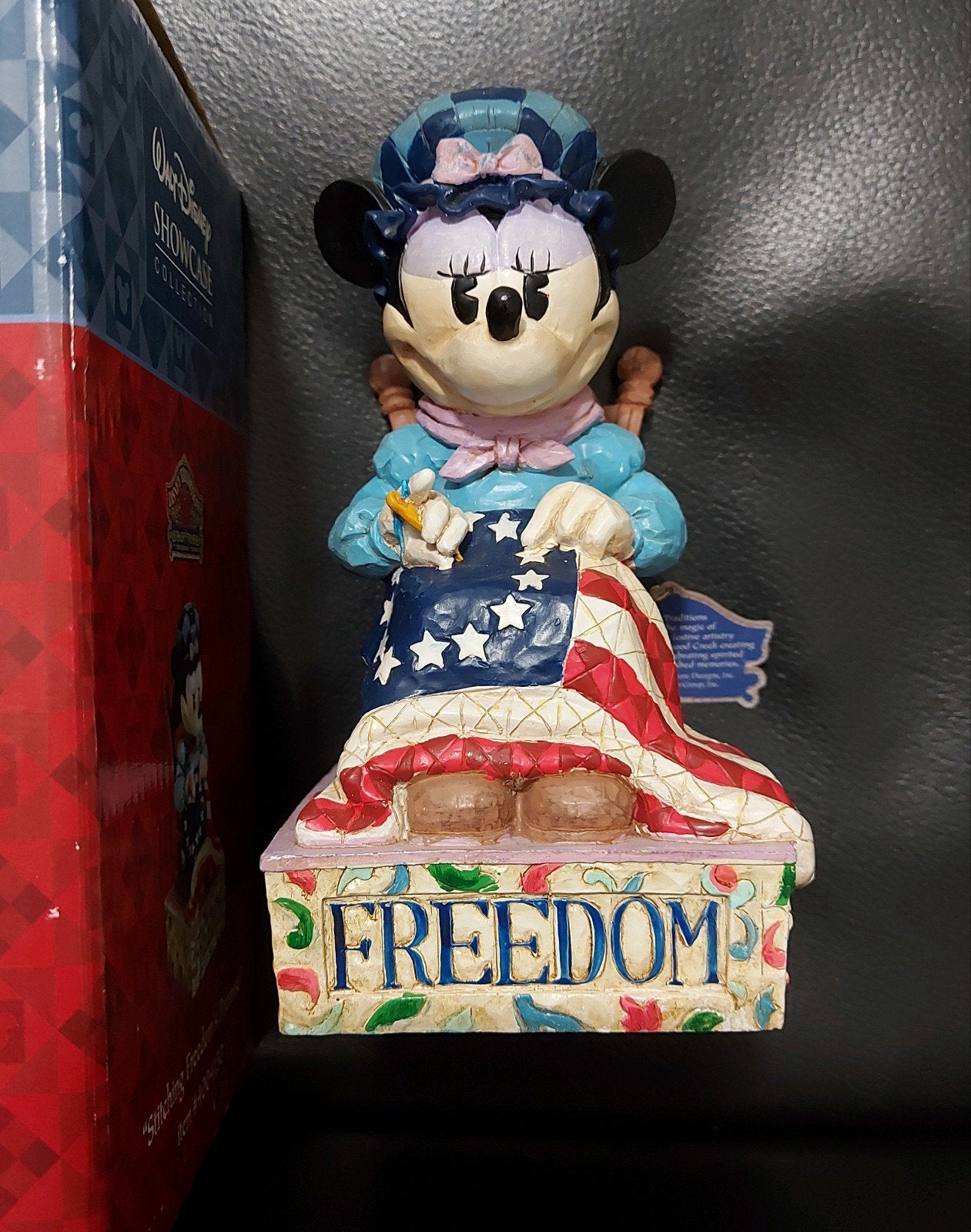 Jim Shore Retired Disney Traditions Minnie Mouse USA beeld, Ophalen of Verzenden, Mickey Mouse, Zo goed als nieuw, Beeldje of Figuurtje