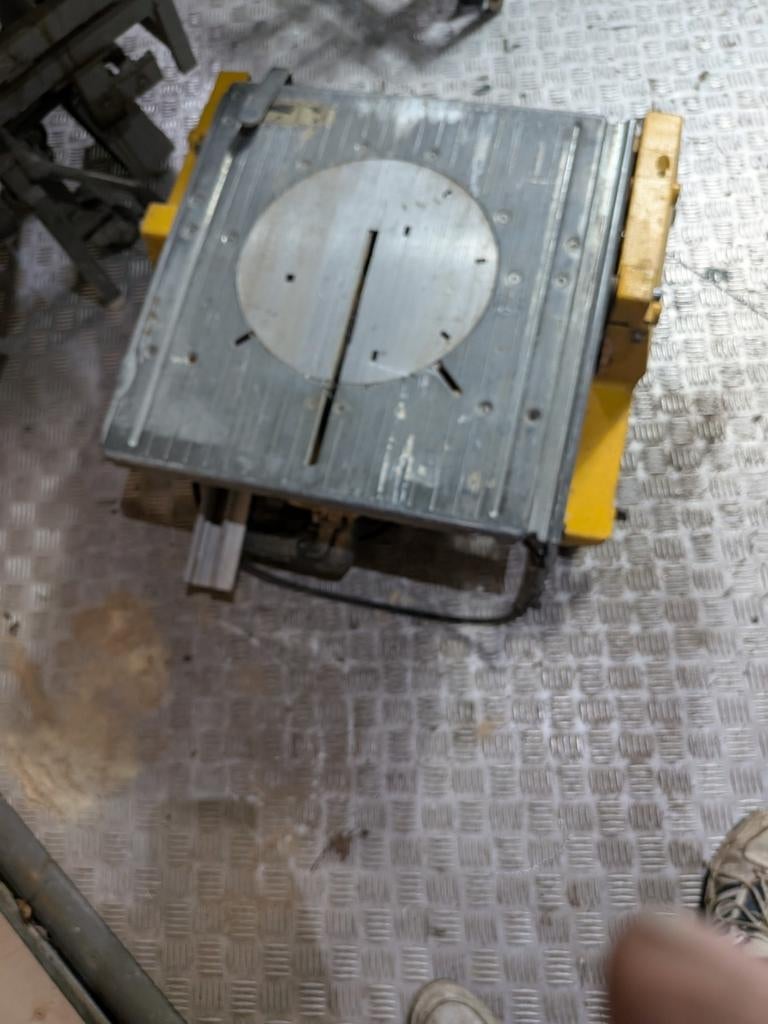 ELU Zaag / Afkortzaag Machine met Nieuwe Draadboom, Ophalen