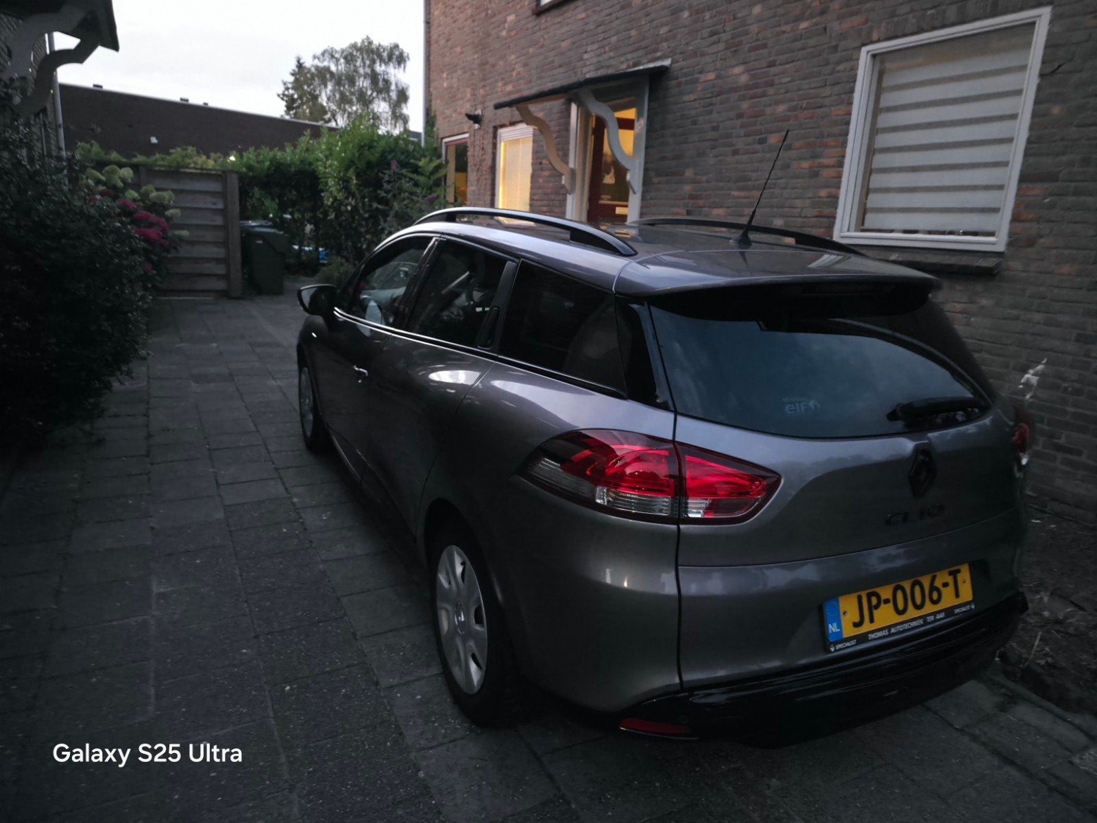 Renault Clio 0.9 TCE 90 Estate 2016 Grijs, Auto's, Voorwielaandrijving, 898 cc, 580 kg, 1064 kg