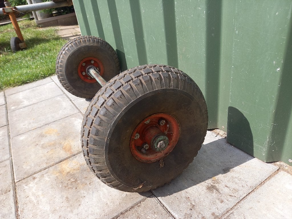 2 wielen met banden 400 x 4, Ophalen, Gebruikt