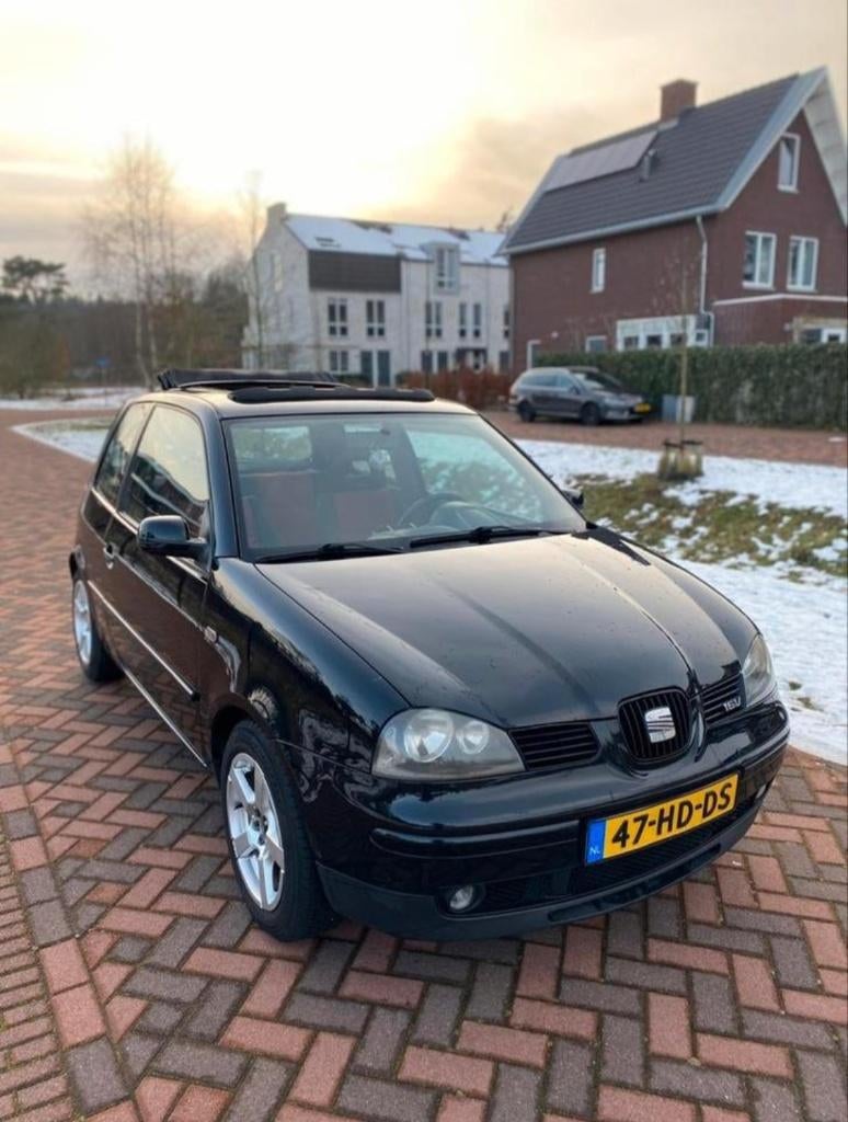 Seat Arosa 1.4 16V 74KW 2001 Zwart, Auto's, Seat, Voorwielaandrijving, 4 stoelen, Zwart, Origineel Nederlands