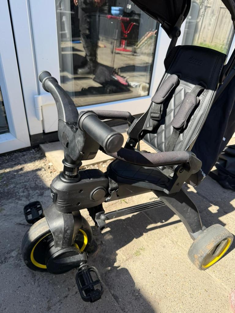Doona Liki Trike Special Edition Driewieler Just Black, Ophalen of Verzenden, Zo goed als nieuw, Doona, Verstelbare zitting