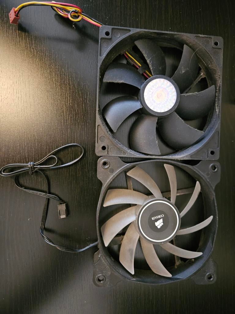 2x 120mm PC ventilatoren (Cooler Master & Corsair), Computers en Software, Computerkoelers, Ophalen of Verzenden, Gebruikt, Luchtkoeling