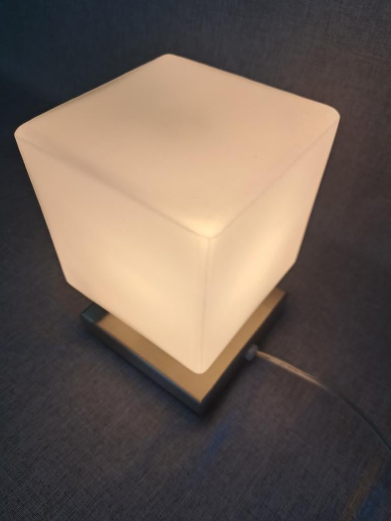 Designe Lamp, tafellamp stal en melk wit kubus gas, Ophalen of Verzenden, Glas, Minder dan 50 cm